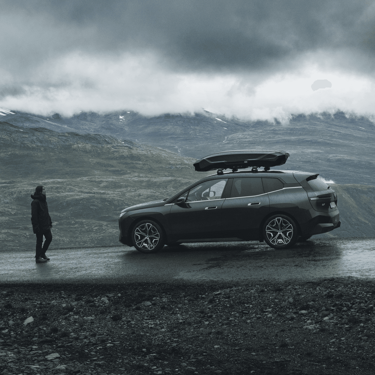 Thule Motion 3 on a dark vehicle in a mountain landscape